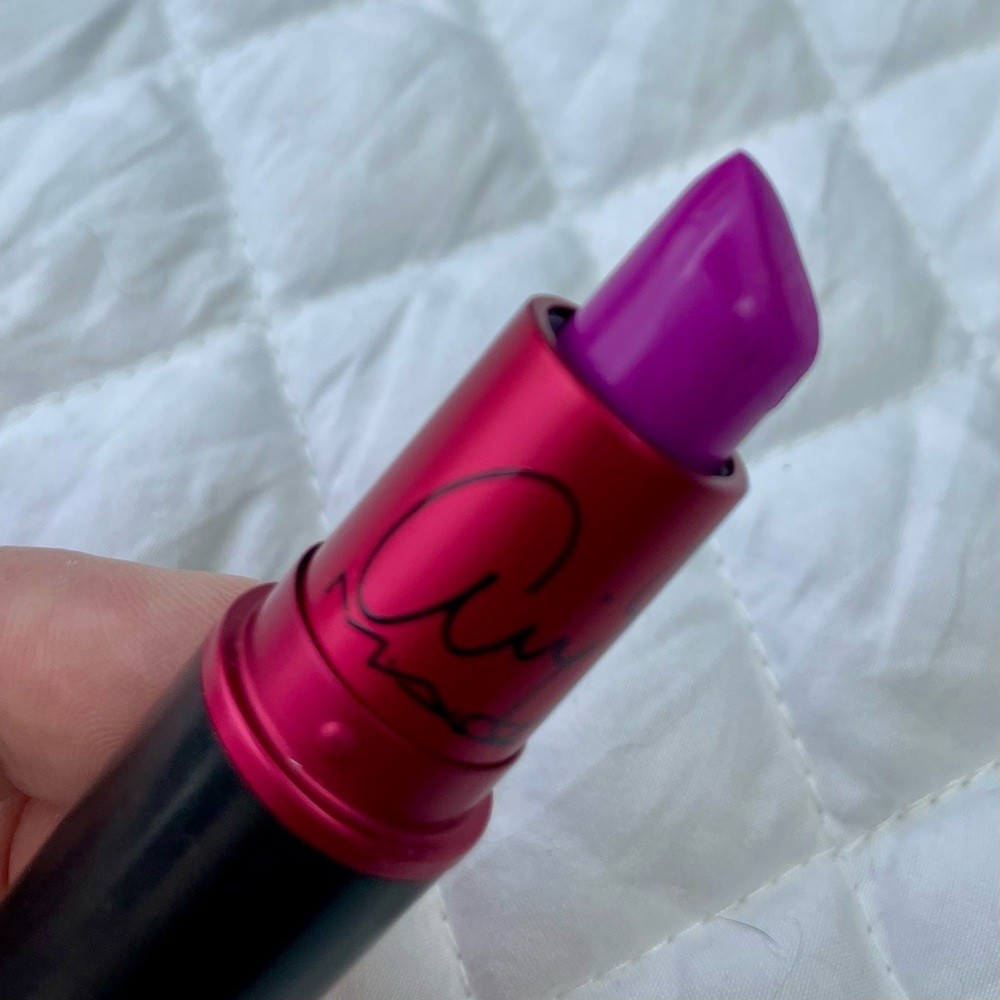 MAC Viva Glam Ariana Grande 2 Matte Lipstick - Vibrant Fuschia Purple